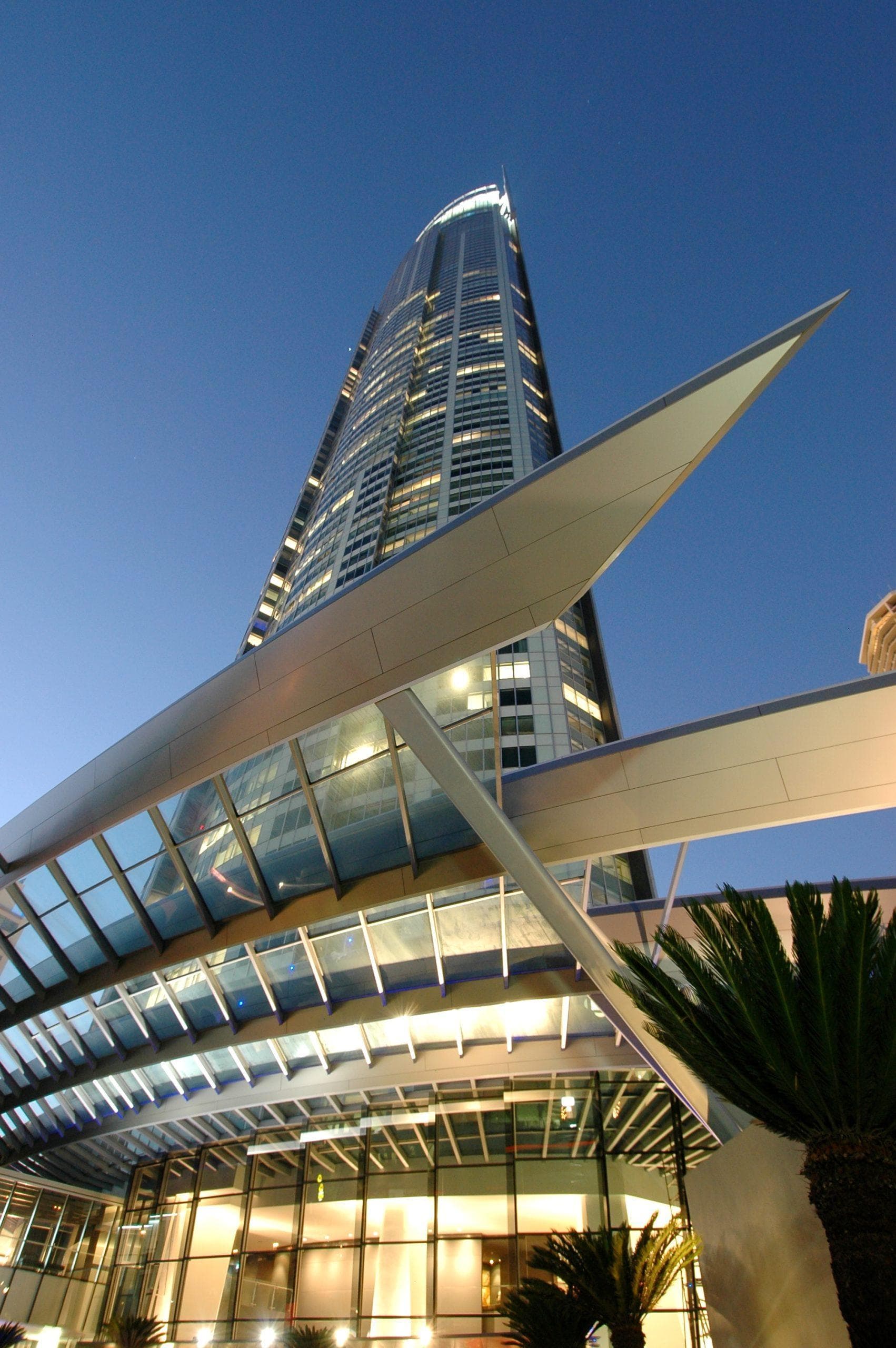 Q1 Surfers Paradise (sunland group): 13,800m2 of Alpolic.